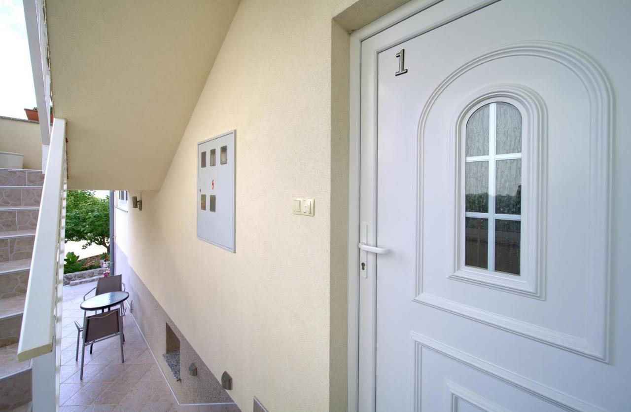 Apartmani Mara Matic Malinska Zewnętrze zdjęcie